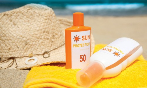 Vì sao bạn phải bôi kem chống nắng mỗi ngày?